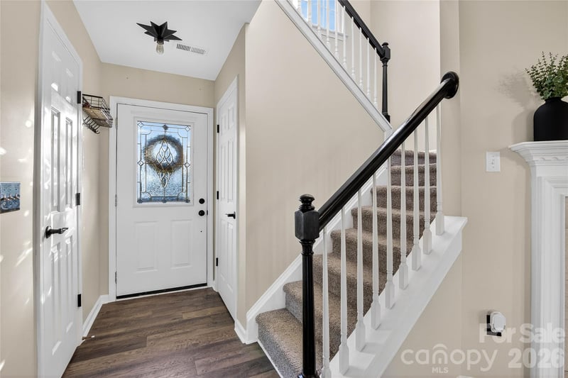 8704 Laurel Run Dr, Charlotte, NC 28269