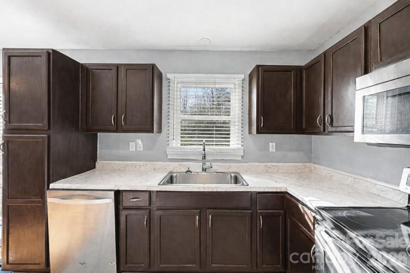 537 Kentbrook Dr, Charlotte, NC 28213
