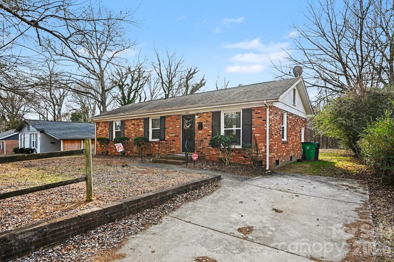 537 Kentbrook Dr, Charlotte, NC 28213