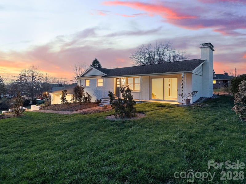 11 Clinton St, Weaverville, NC 28787