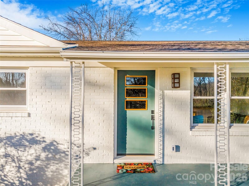 11 Clinton St, Weaverville, NC 28787