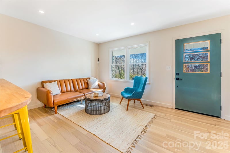 11 Clinton St, Weaverville, NC 28787