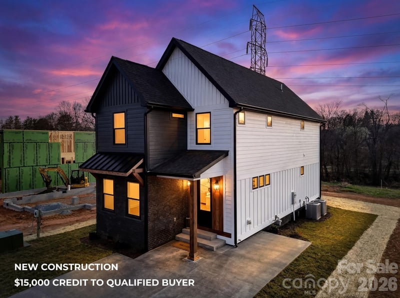 4 Martha Kate Dr, Hendersonville, NC 28792