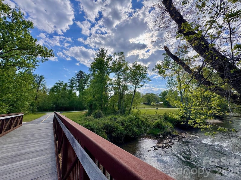 4 Martha Kate Dr, Hendersonville, NC 28792