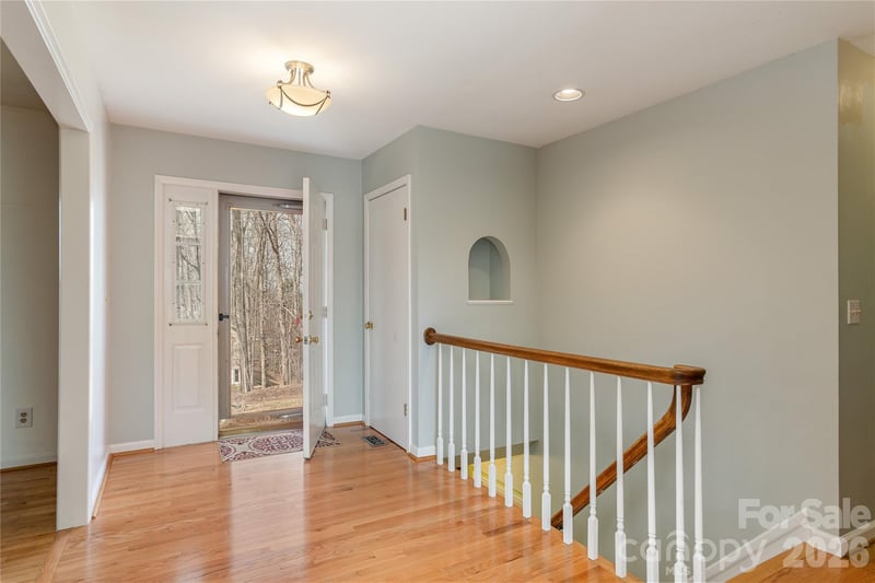 230 Foxwood Dr, Hendersonville, NC 28791