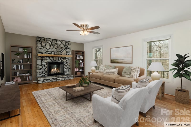 230 Foxwood Dr, Hendersonville, NC 28791