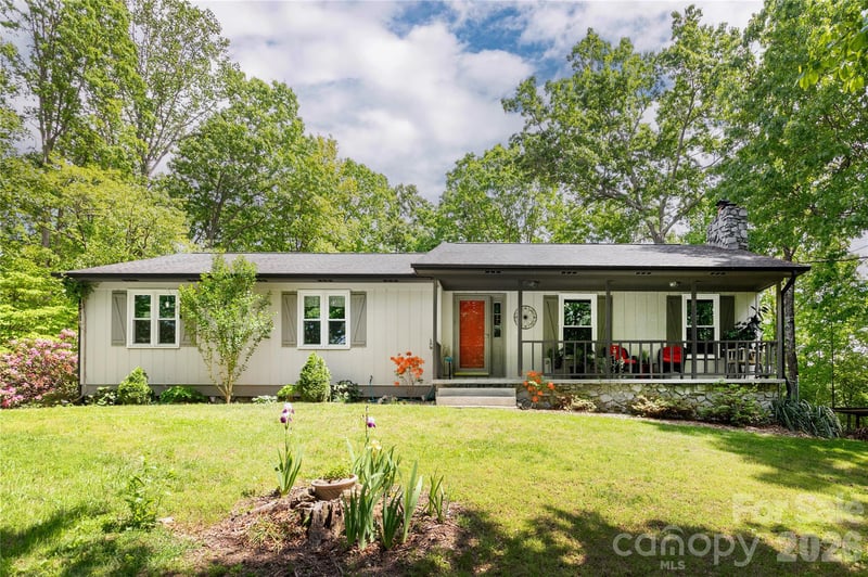 230 Foxwood Dr, Hendersonville, NC 28791