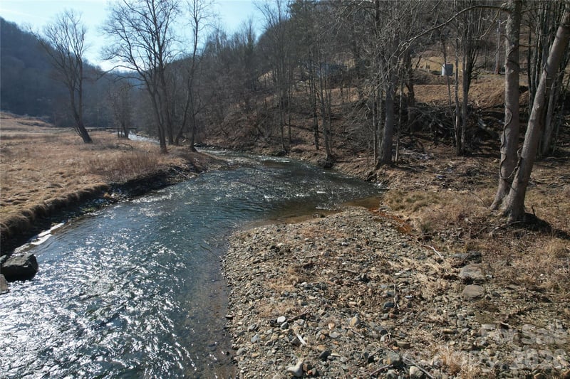 00 Us 19 Hw, Newland, NC 28657