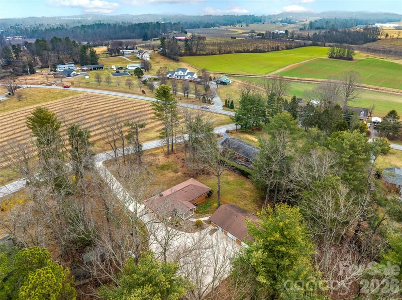1034 Orchard Rd, Flat Rock, NC 28731