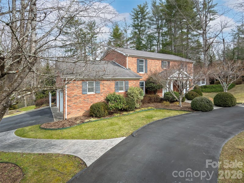 110 Glengary Dr, Flat Rock, NC 28731