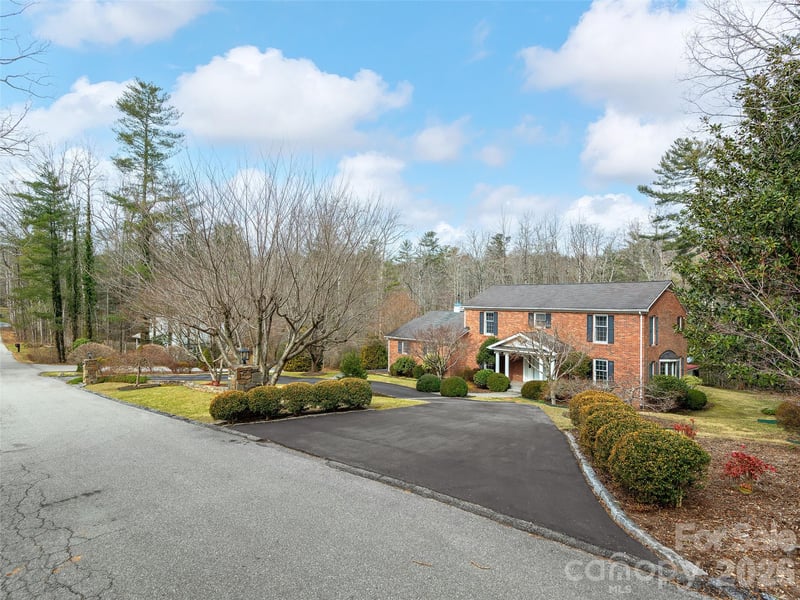 110 Glengary Dr, Flat Rock, NC 28731