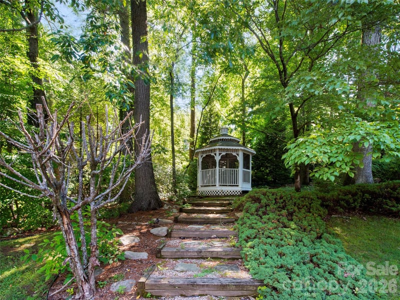 110 Glengary Dr, Flat Rock, NC 28731