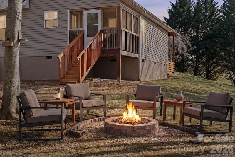 8 Maltese Ln, Weaverville, NC 28787