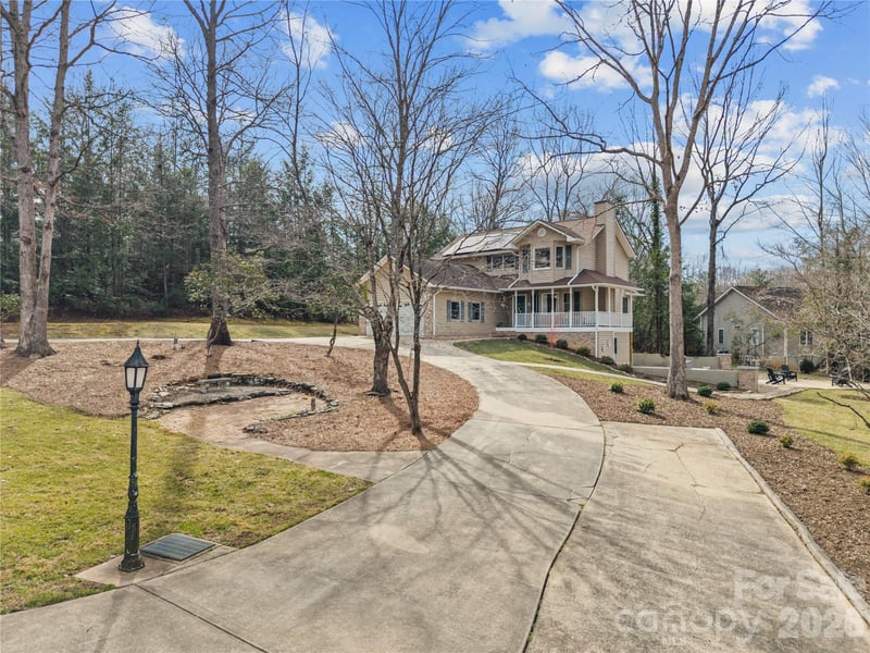 112 Bridlewood Trl, Mills River, NC 28759