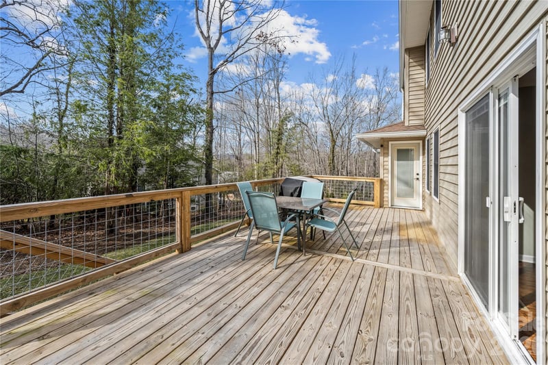 112 Bridlewood Trl, Mills River, NC 28759