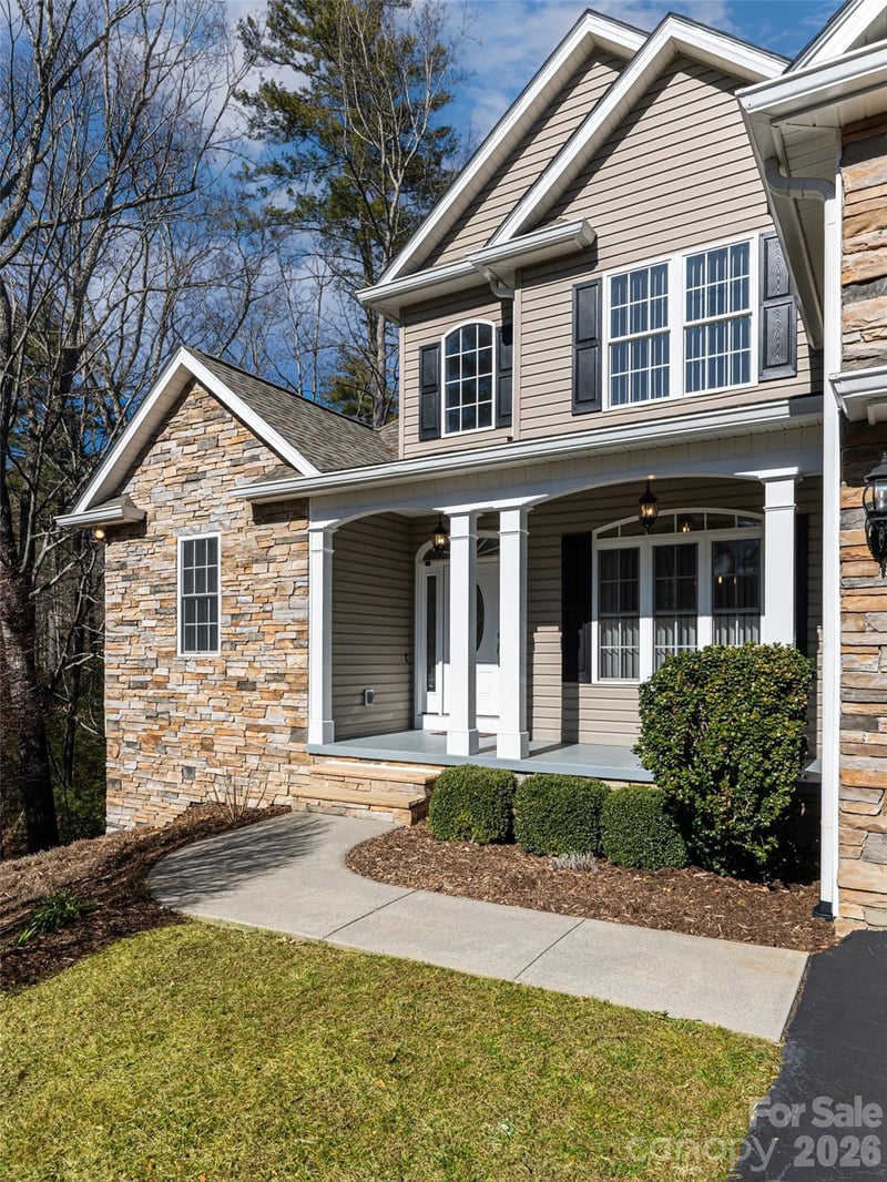 180 Kanuga Forest Dr, Hendersonville, NC 28739