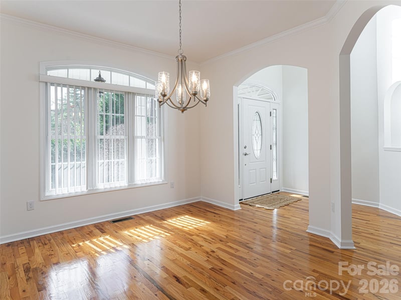 180 Kanuga Forest Dr, Hendersonville, NC 28739