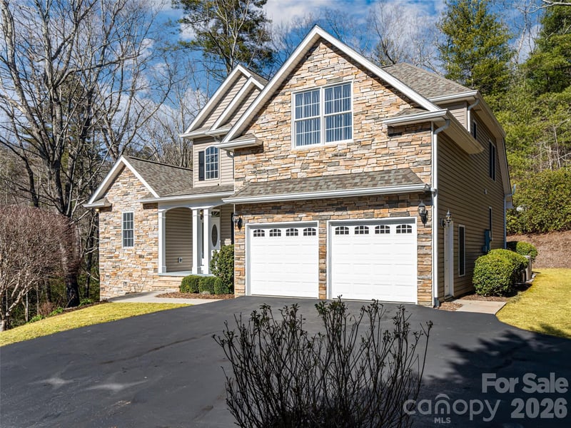 180 Kanuga Forest Dr, Hendersonville, NC 28739