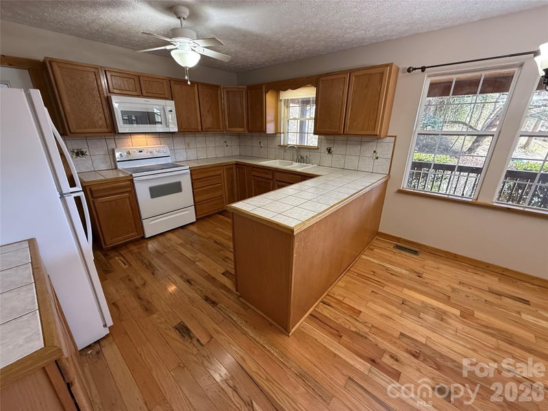 215 Pinellas Ln, Waynesville, NC 28785