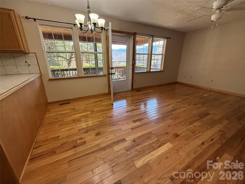 215 Pinellas Ln, Waynesville, NC 28785