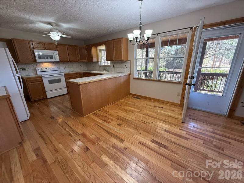 215 Pinellas Ln, Waynesville, NC 28785