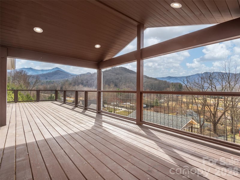 22 Honey Locust Ln, Candler, NC 28715