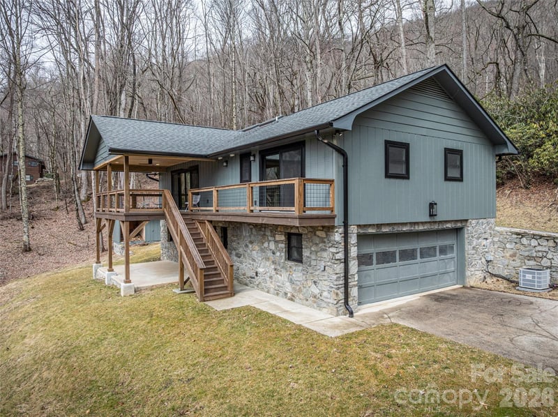 453 Friendly Acres Dr, Waynesville, NC 28786