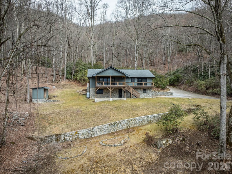 453 Friendly Acres Dr, Waynesville, NC 28786
