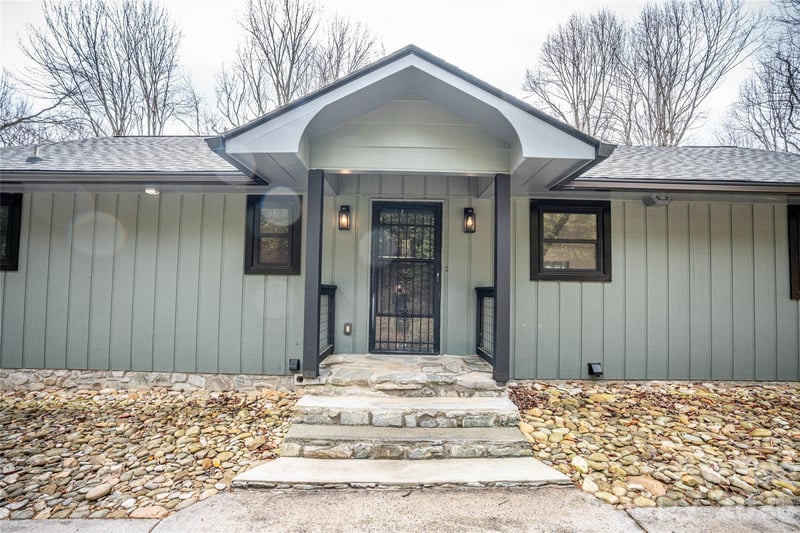 453 Friendly Acres Dr, Waynesville, NC 28786