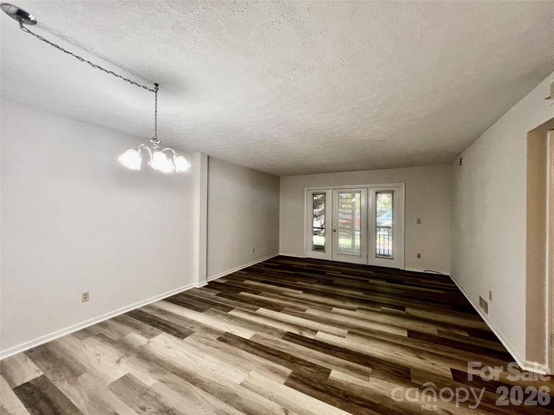 427 6th Ave #A-2, Hendersonville, NC 28739