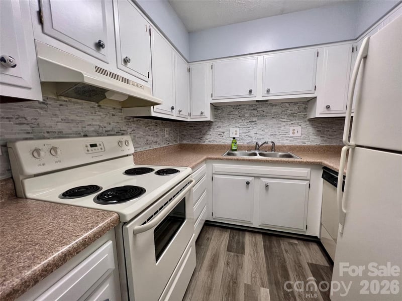 427 6th Ave #A-2, Hendersonville, NC 28739