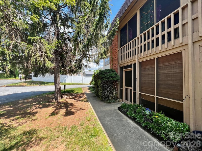 427 6th Ave #A-2, Hendersonville, NC 28739