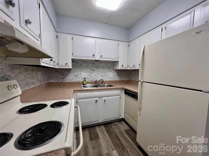 427 6th Ave #A-2, Hendersonville, NC 28739