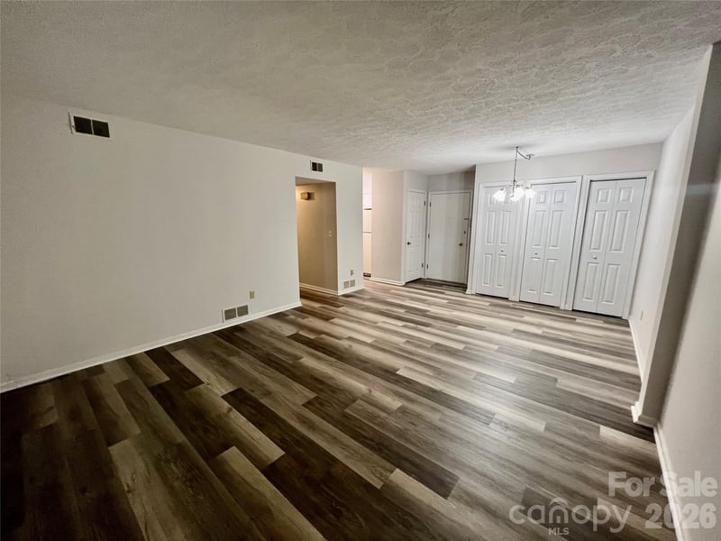 427 6th Ave #A-2, Hendersonville, NC 28739