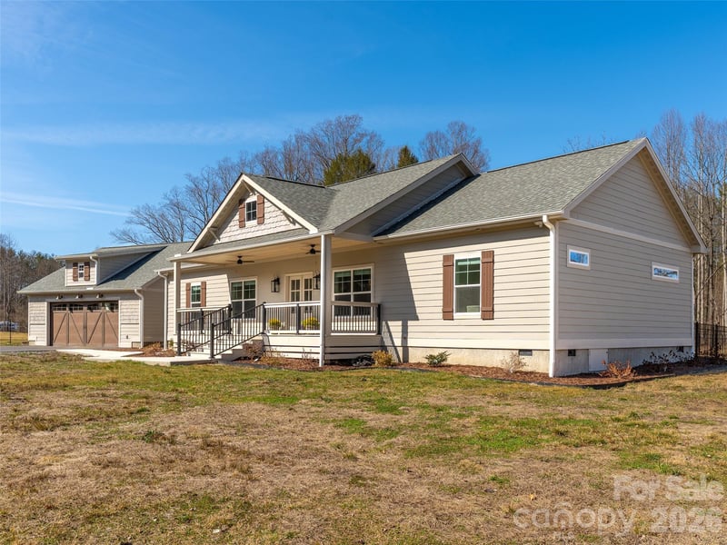 90 Saddle Club Ln, Hendersonville, NC 28739