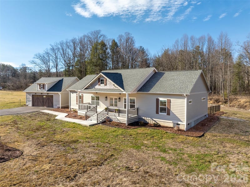 90 Saddle Club Ln, Hendersonville, NC 28739