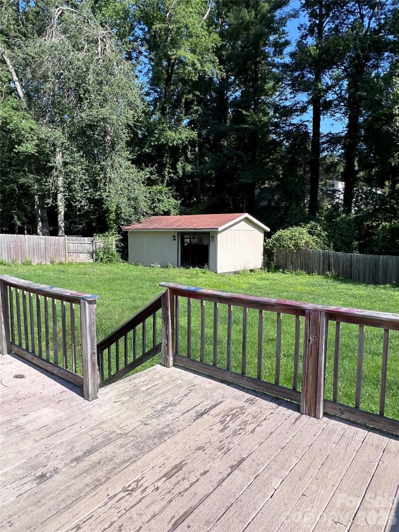 150 Piney Ridge Dr, Hendersonville, NC 28791