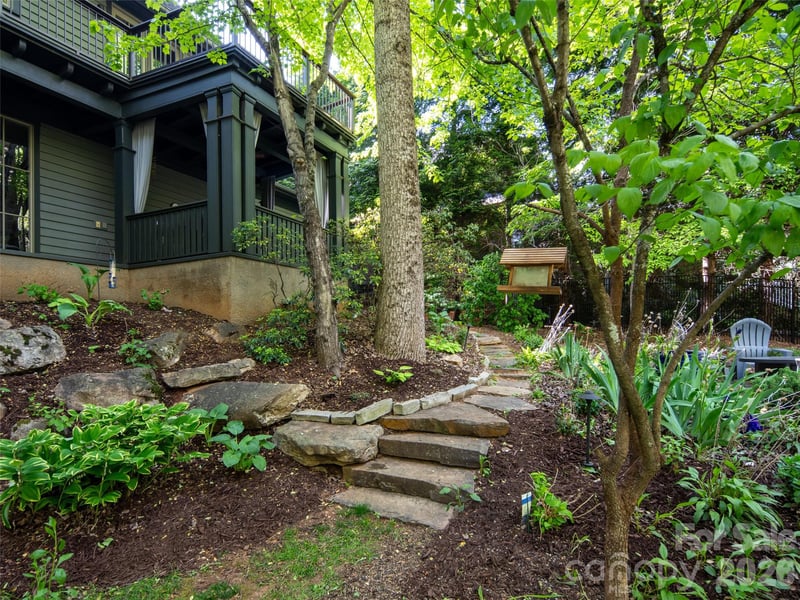 1002 Coves Pheasant Ct, Biltmore Lake, NC 28715