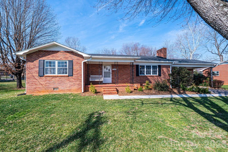 1425 5th St, Hickory, NC 28601