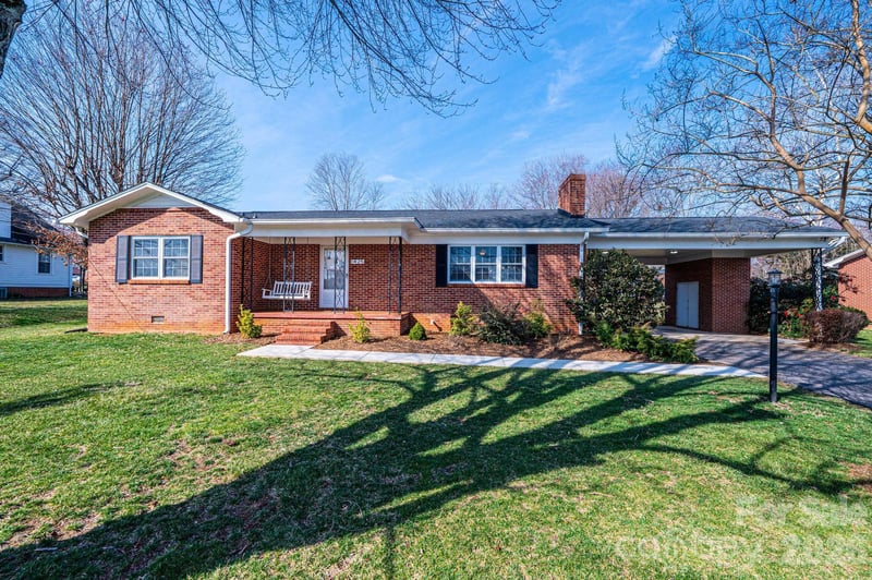 1425 5th St, Hickory, NC 28601
