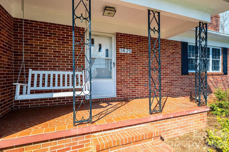 1425 5th St, Hickory, NC 28601