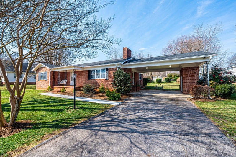 1425 5th St, Hickory, NC 28601