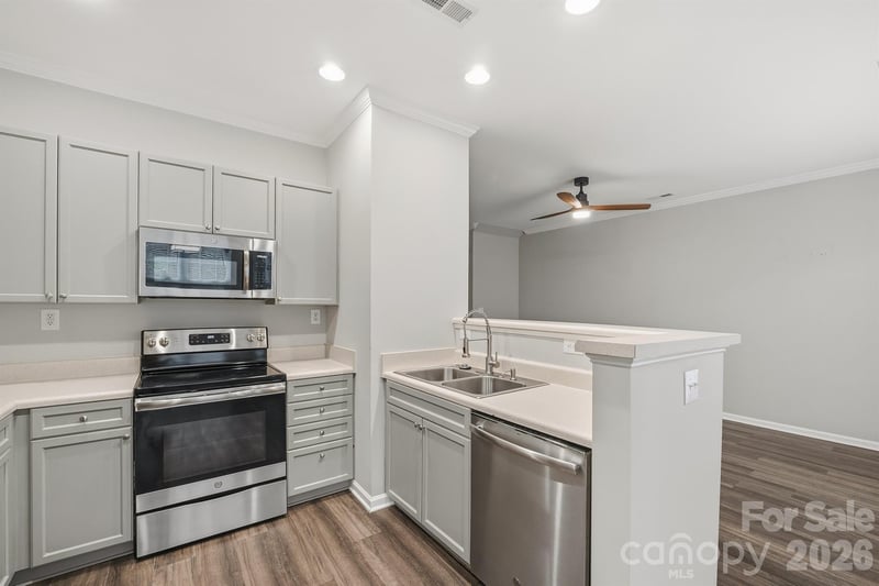 14208 Castle Abbey Ln, Charlotte, NC 28277