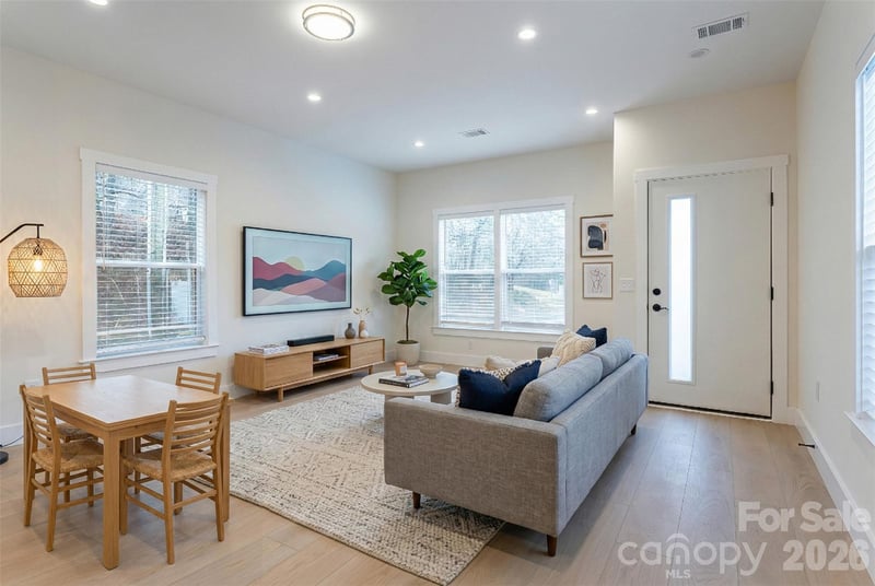 4 Wyndom Ln, Asheville, NC 28805