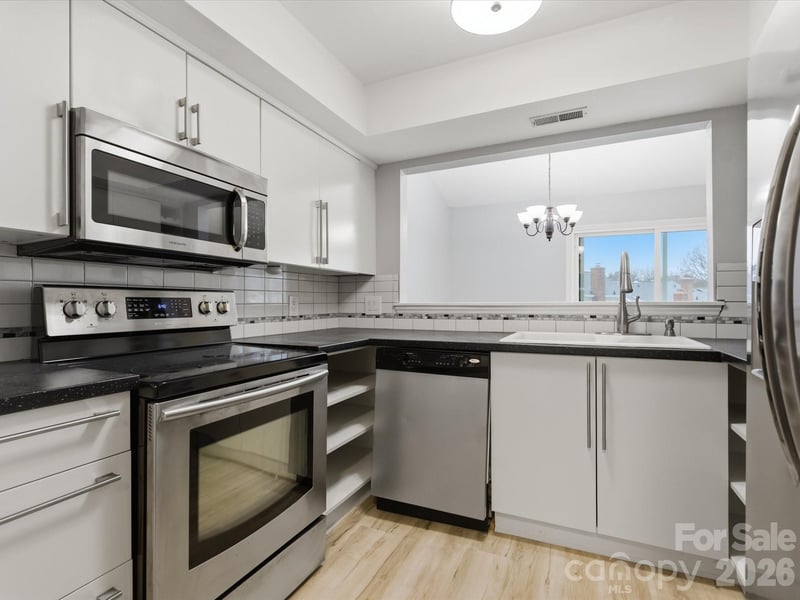 9404 Vicksburg Park Ct, Charlotte, NC 28210