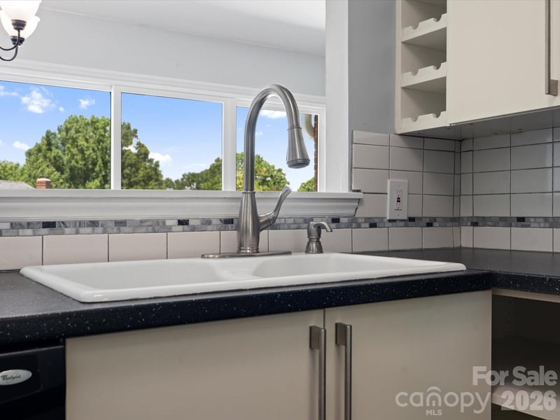 9404 Vicksburg Park Ct, Charlotte, NC 28210
