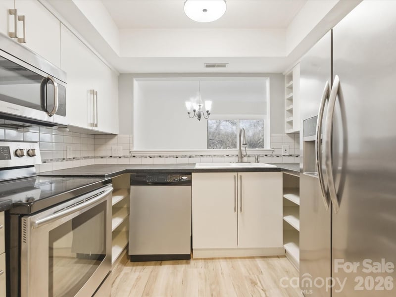 9404 Vicksburg Park Ct, Charlotte, NC 28210