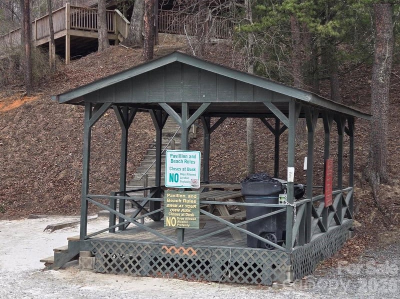 229 Buzzards Pl, Lake Lure, NC 28746