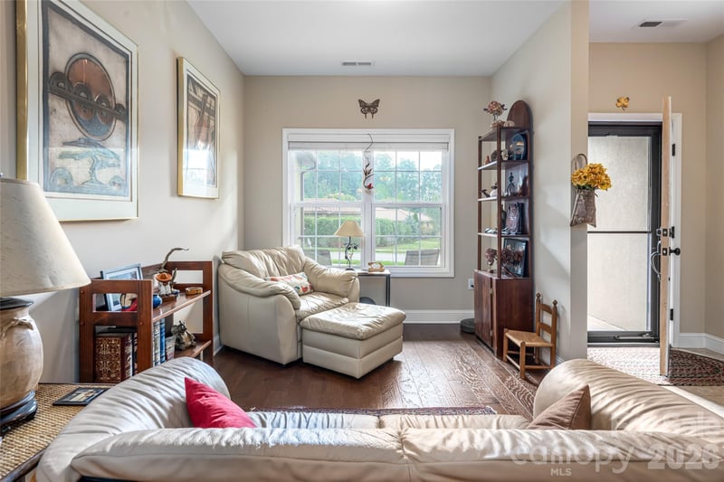 5 Pacifico Dr, Asheville, NC 28806