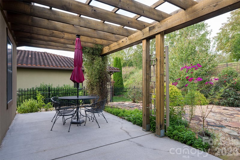 5 Pacifico Dr, Asheville, NC 28806